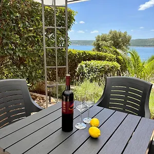 https://apartmani-knezevic.hotelinzadar.com